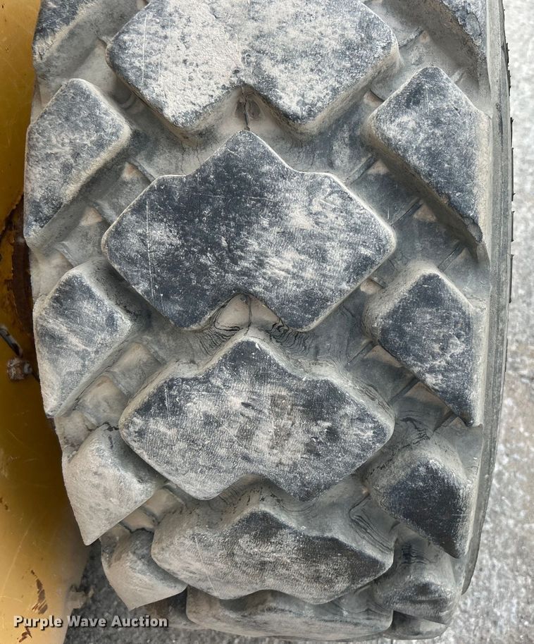 image for item DO1102 2006 John Deere 332 skid steer loader