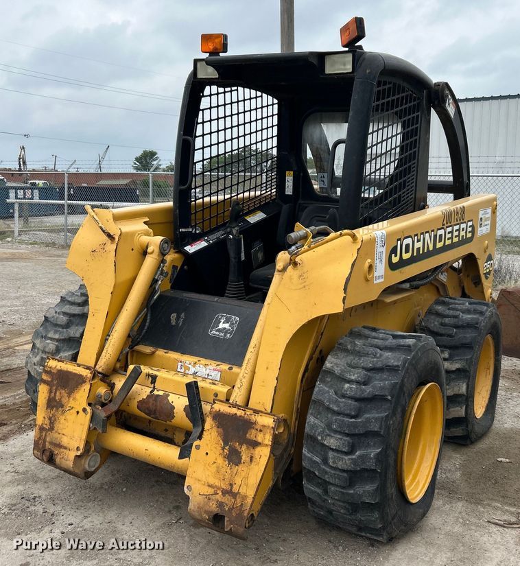 image for item DO1103 2001 John Deere 250 skid steer loader