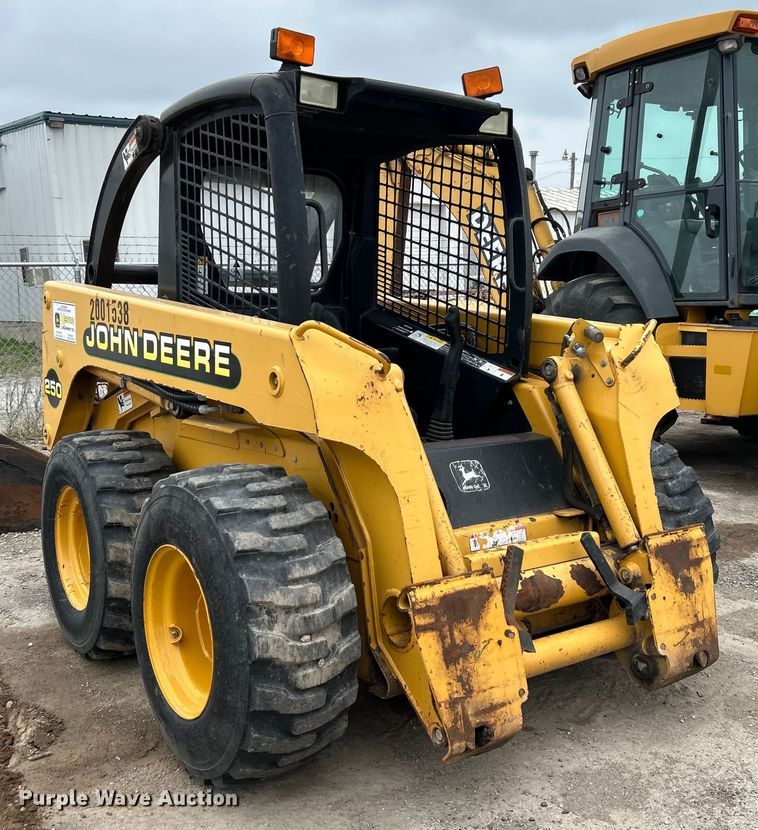 image for item DO1103 2001 John Deere 250 skid steer loader