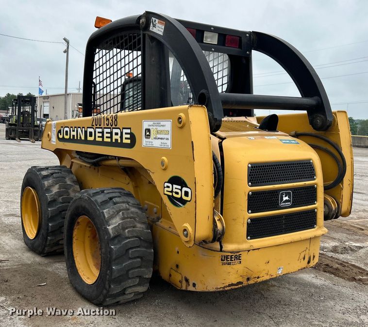 image for item DO1103 2001 John Deere 250 skid steer loader