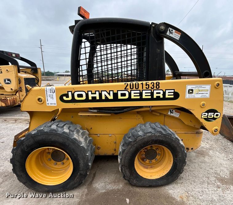 image for item DO1103 2001 John Deere 250 skid steer loader