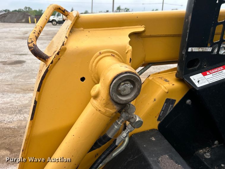 image for item DO1103 2001 John Deere 250 skid steer loader