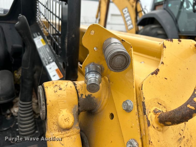 image for item DO1103 2001 John Deere 250 skid steer loader