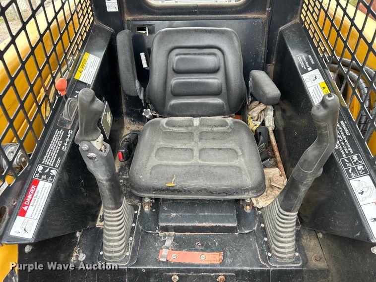 image for item DO1103 2001 John Deere 250 skid steer loader