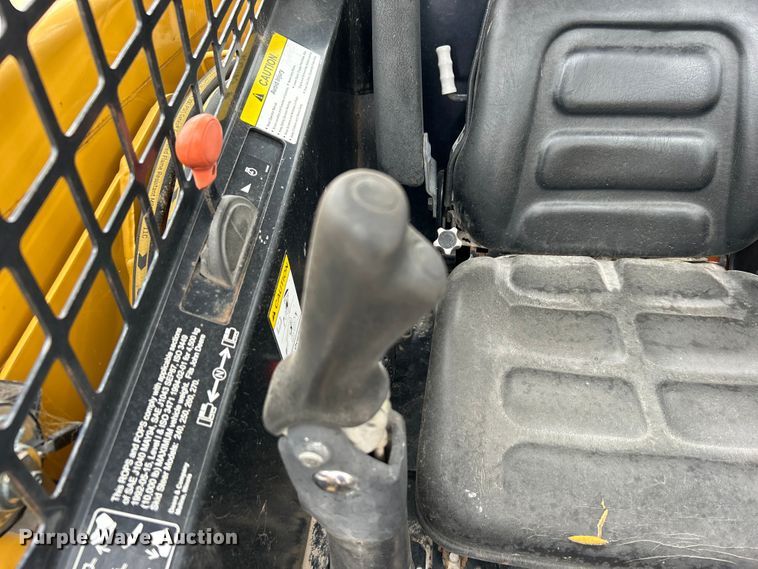 image for item DO1103 2001 John Deere 250 skid steer loader