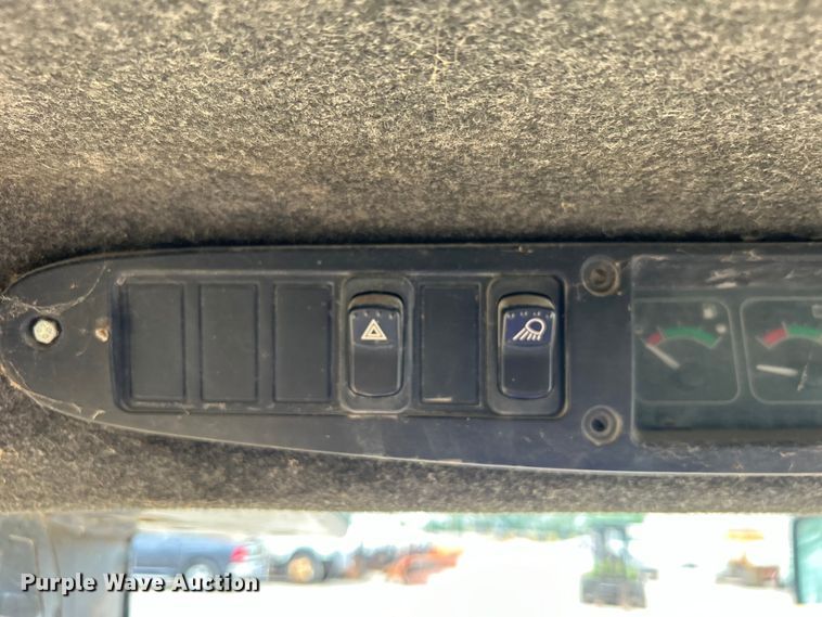 image for item DO1103 2001 John Deere 250 skid steer loader