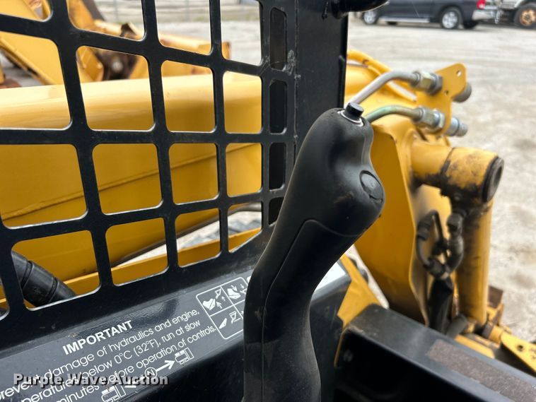 image for item DO1103 2001 John Deere 250 skid steer loader
