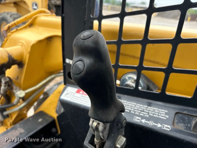 image for item DO1103 2001 John Deere 250 skid steer loader