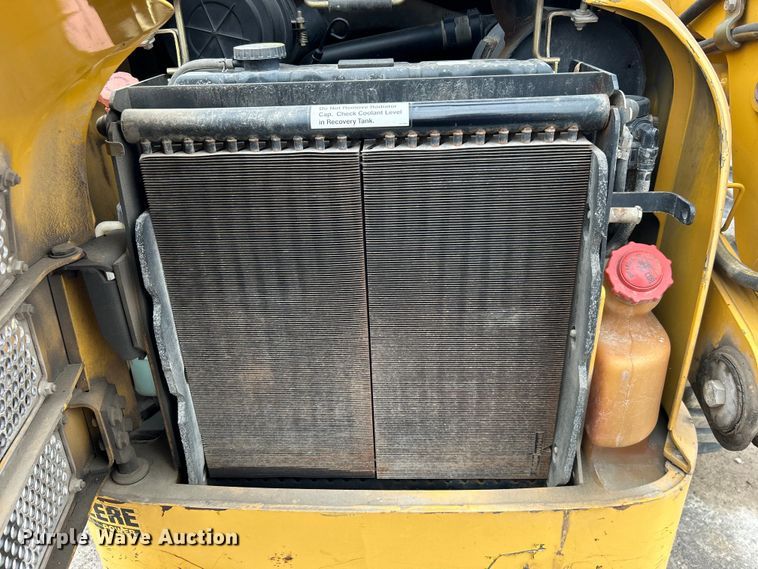 image for item DO1103 2001 John Deere 250 skid steer loader