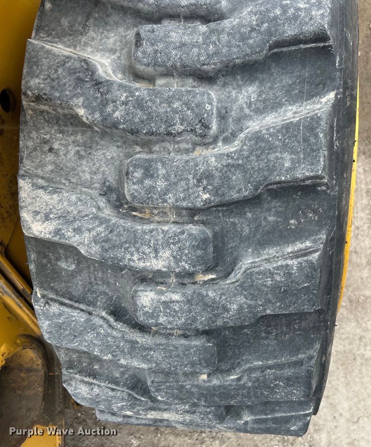 image for item DO1103 2001 John Deere 250 skid steer loader