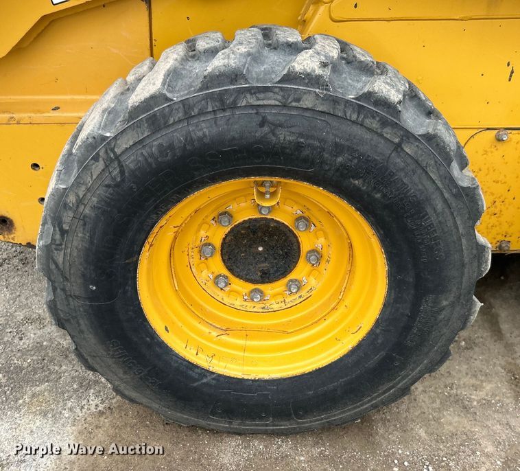 image for item DO1103 2001 John Deere 250 skid steer loader