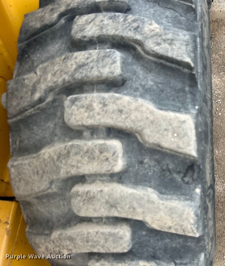 image for item DO1103 2001 John Deere 250 skid steer loader