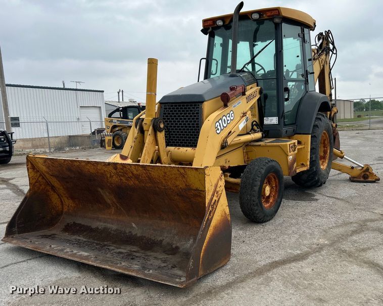 image for item DO1104 2003 John Deere 310SG backhoe