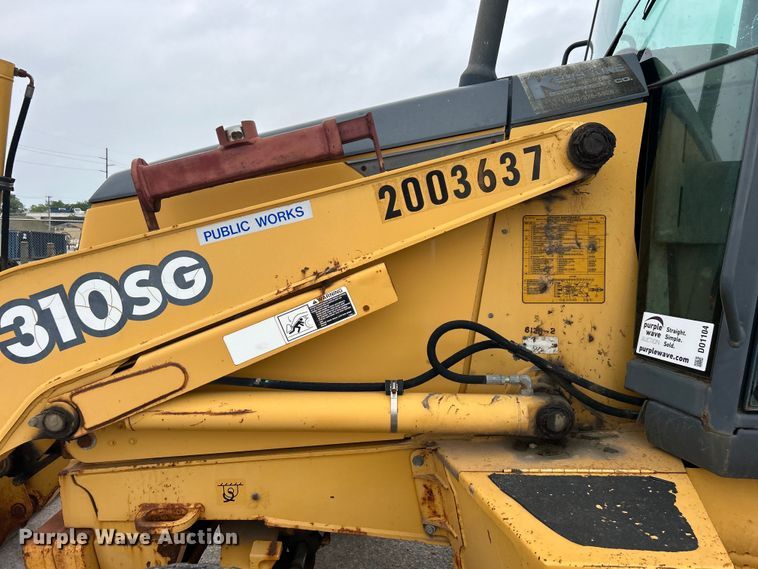 image for item DO1104 2003 John Deere 310SG backhoe