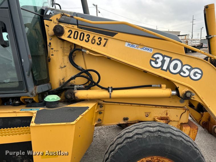 image for item DO1104 2003 John Deere 310SG backhoe