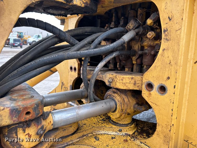 image for item DO1104 2003 John Deere 310SG backhoe