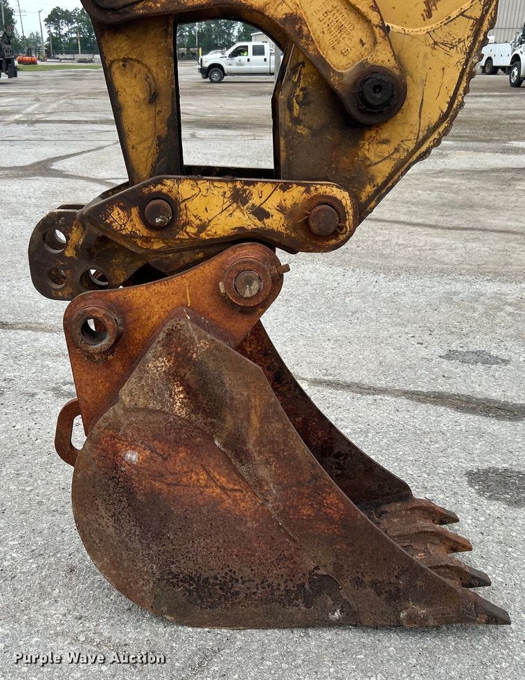 image for item DO1104 2003 John Deere 310SG backhoe