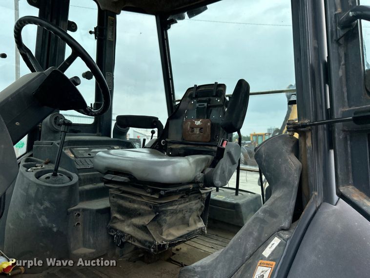 image for item DO1104 2003 John Deere 310SG backhoe