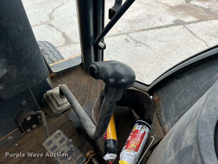 image for item DO1104 2003 John Deere 310SG backhoe