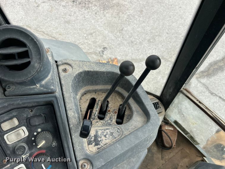 image for item DO1104 2003 John Deere 310SG backhoe