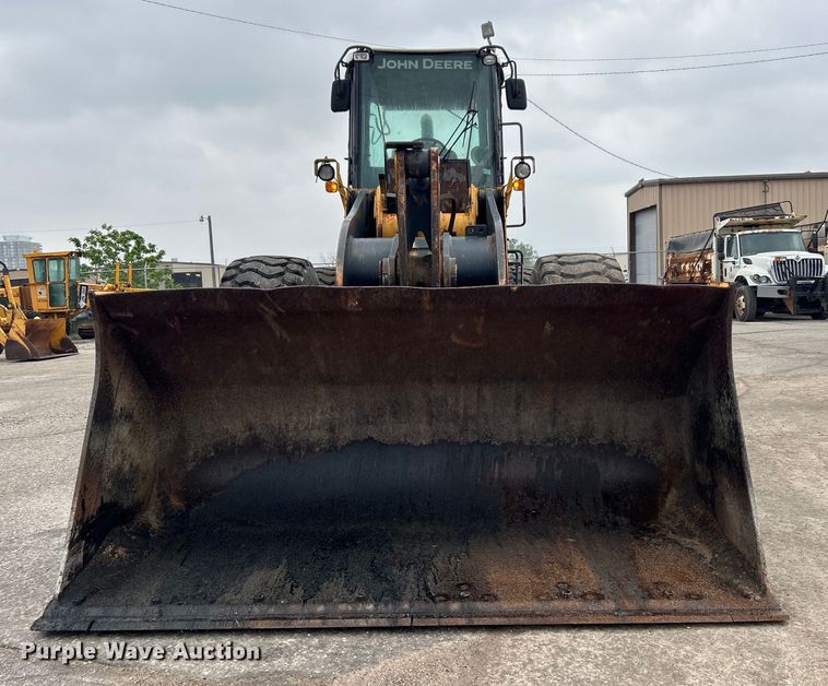 image for item DO1105 2004 John Deere 724J wheel loader