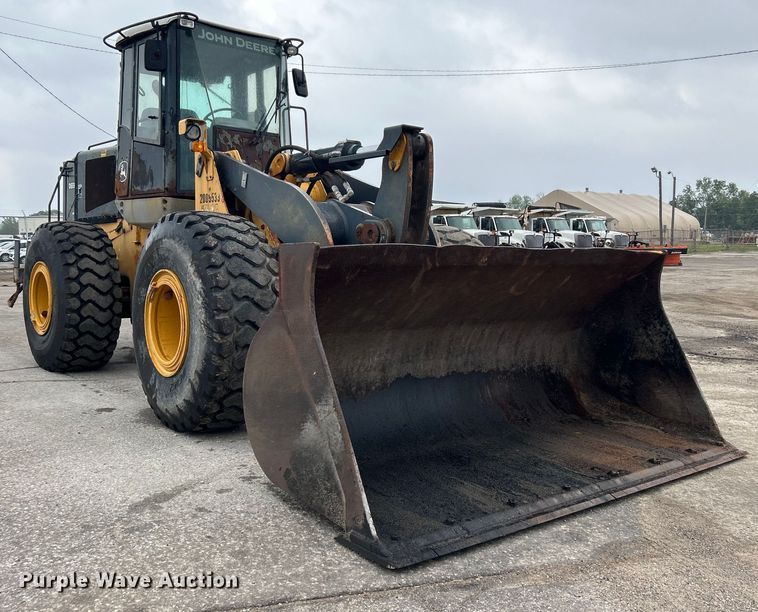 image for item DO1105 2004 John Deere 724J wheel loader