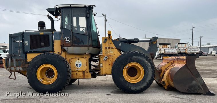 image for item DO1105 2004 John Deere 724J wheel loader
