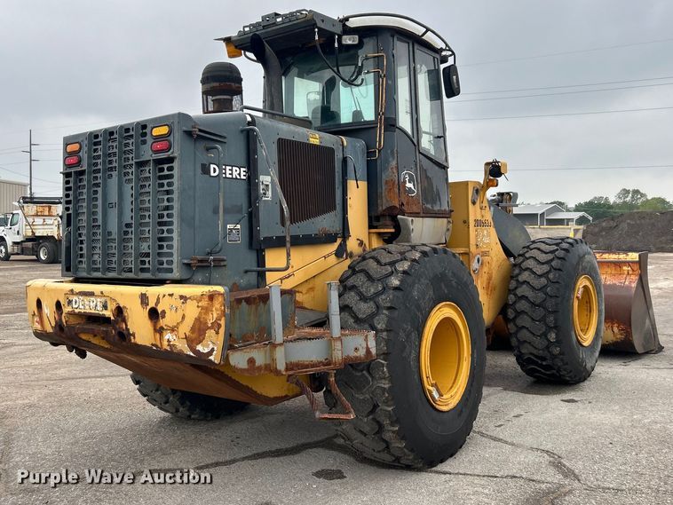 image for item DO1105 2004 John Deere 724J wheel loader