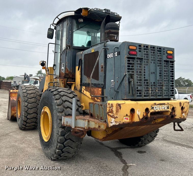 image for item DO1105 2004 John Deere 724J wheel loader