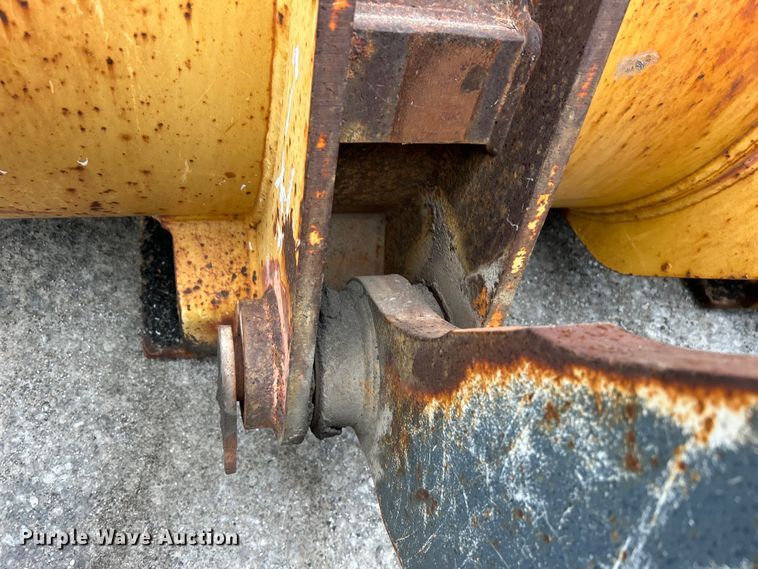 image for item DO1105 2004 John Deere 724J wheel loader