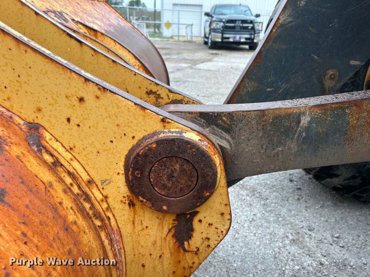 image for item DO1105 2004 John Deere 724J wheel loader