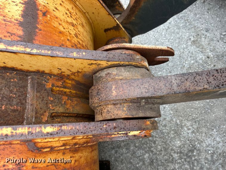 image for item DO1105 2004 John Deere 724J wheel loader