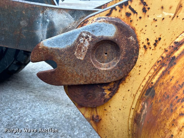 image for item DO1105 2004 John Deere 724J wheel loader