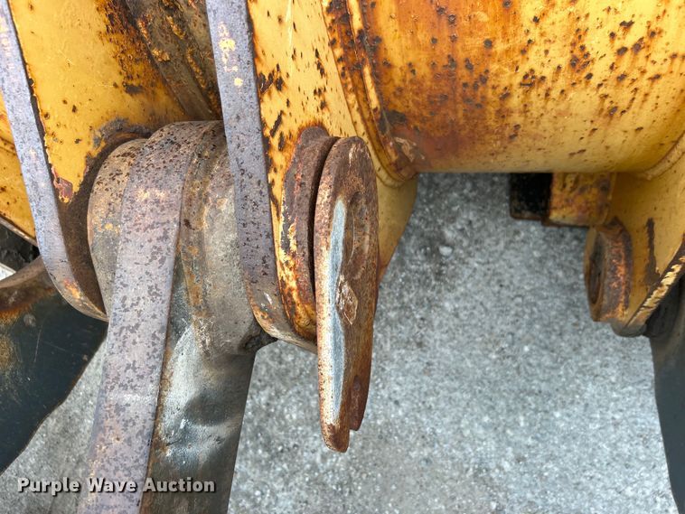 image for item DO1105 2004 John Deere 724J wheel loader