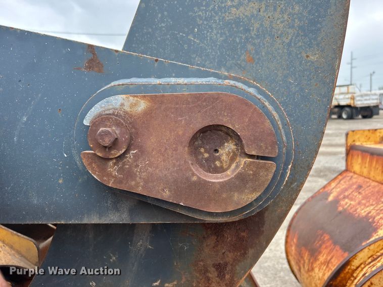 image for item DO1105 2004 John Deere 724J wheel loader