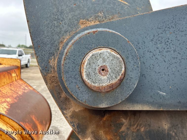 image for item DO1105 2004 John Deere 724J wheel loader