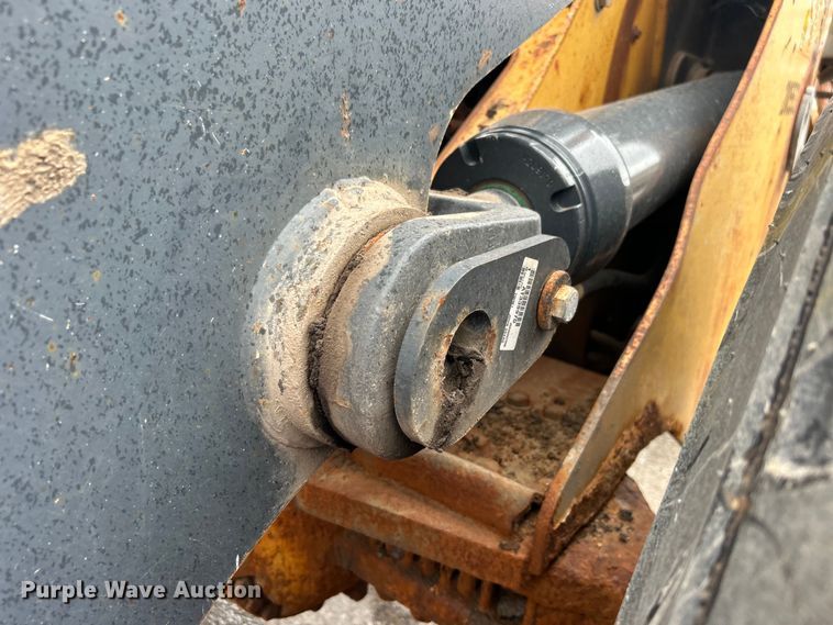 image for item DO1105 2004 John Deere 724J wheel loader