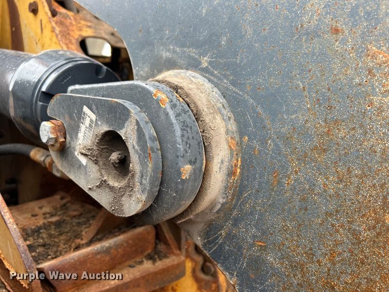 image for item DO1105 2004 John Deere 724J wheel loader