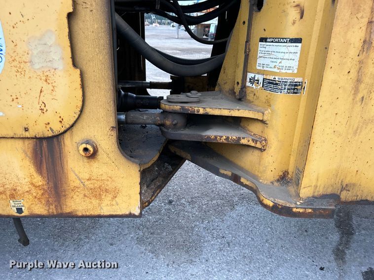 image for item DO1105 2004 John Deere 724J wheel loader