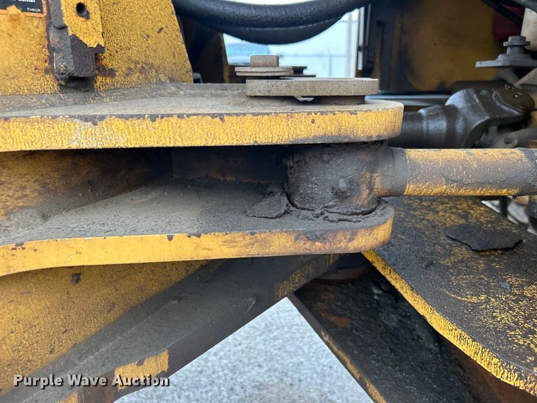 image for item DO1105 2004 John Deere 724J wheel loader