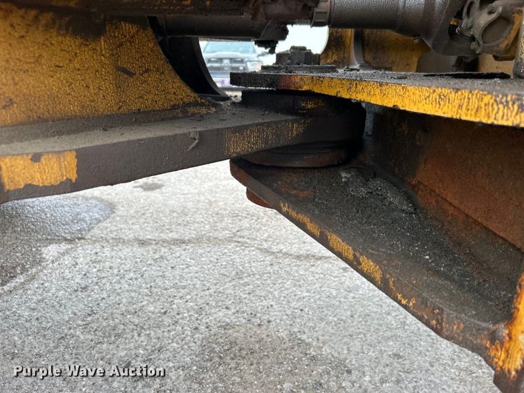 image for item DO1105 2004 John Deere 724J wheel loader