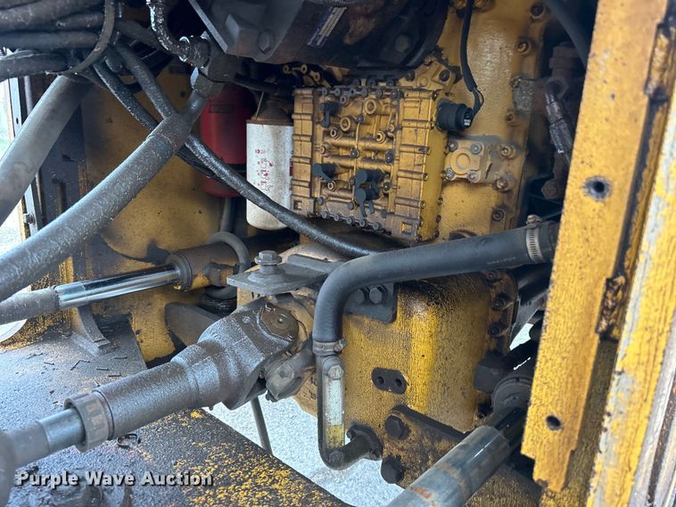 image for item DO1105 2004 John Deere 724J wheel loader