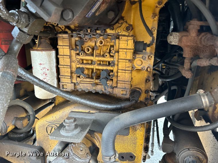 image for item DO1105 2004 John Deere 724J wheel loader