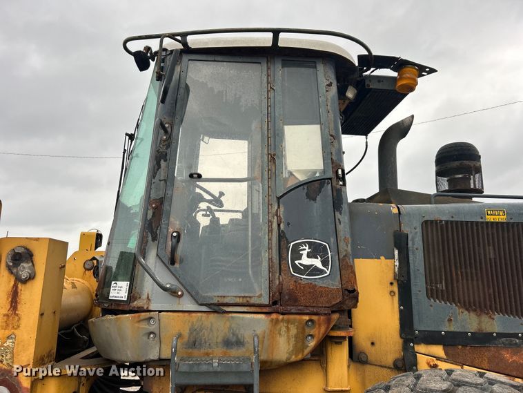 image for item DO1105 2004 John Deere 724J wheel loader