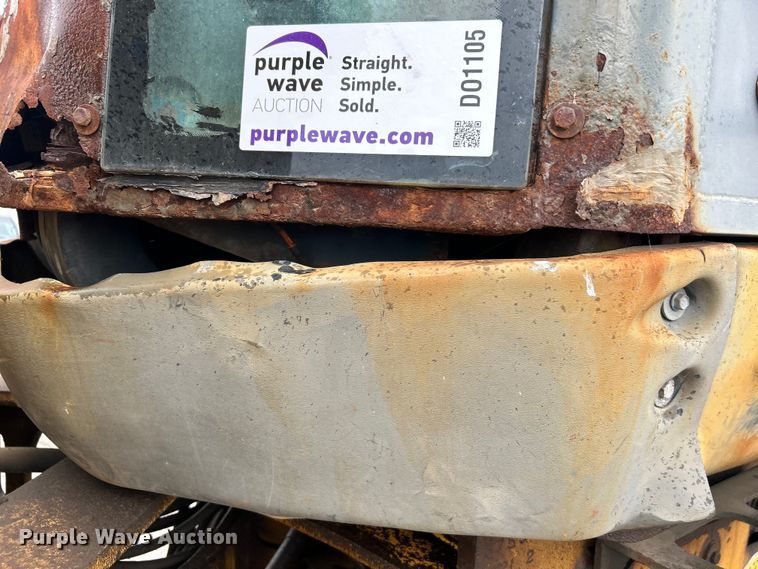 image for item DO1105 2004 John Deere 724J wheel loader