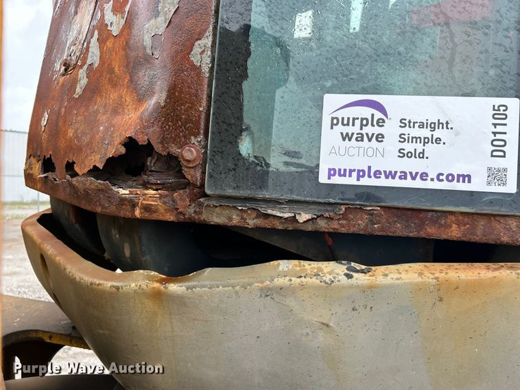 image for item DO1105 2004 John Deere 724J wheel loader