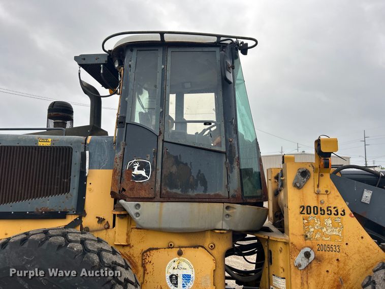 image for item DO1105 2004 John Deere 724J wheel loader