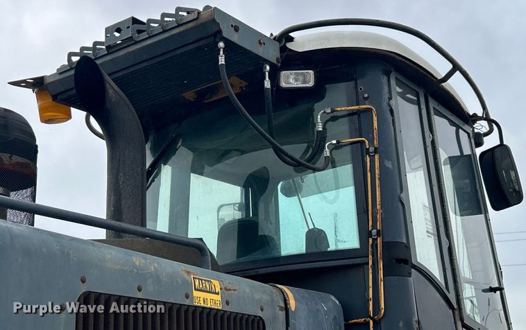 image for item DO1105 2004 John Deere 724J wheel loader