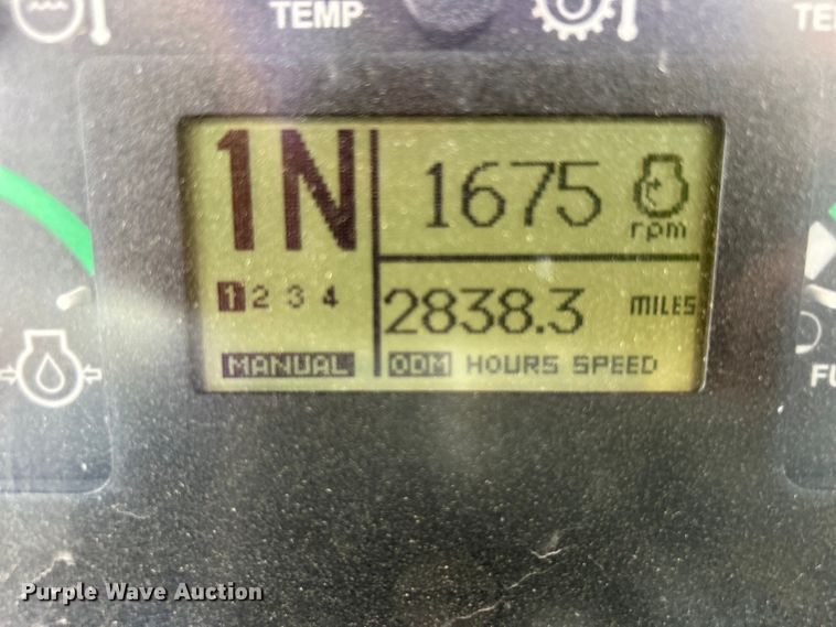 image for item DO1105 2004 John Deere 724J wheel loader