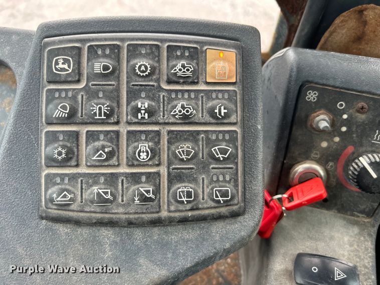 image for item DO1105 2004 John Deere 724J wheel loader